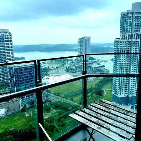 Almas Puteri Harbour Nusajaya Suite Room Exclusive Room 5 Min To Legoaland By Homespace Экстерьер фото