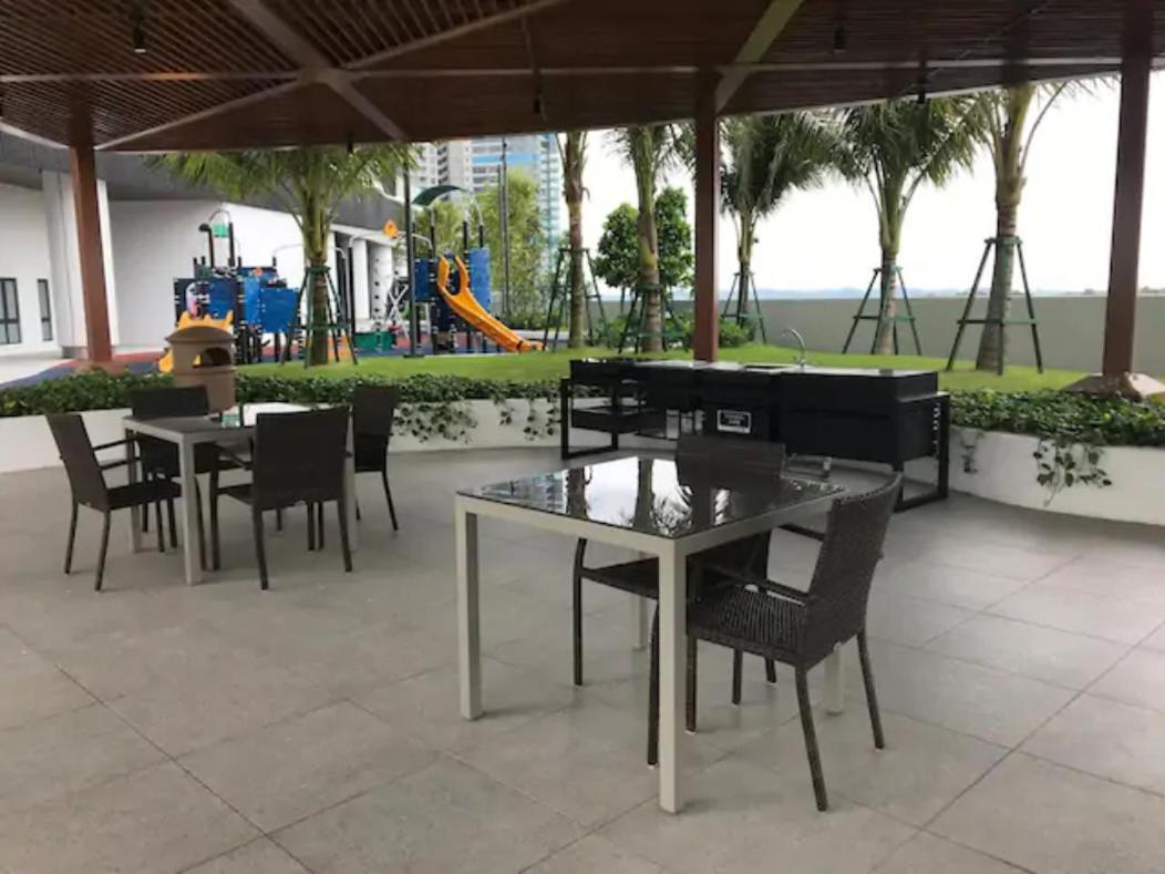 Almas Puteri Harbour Nusajaya Suite Room Exclusive Room 5 Min To Legoaland By Homespace Экстерьер фото